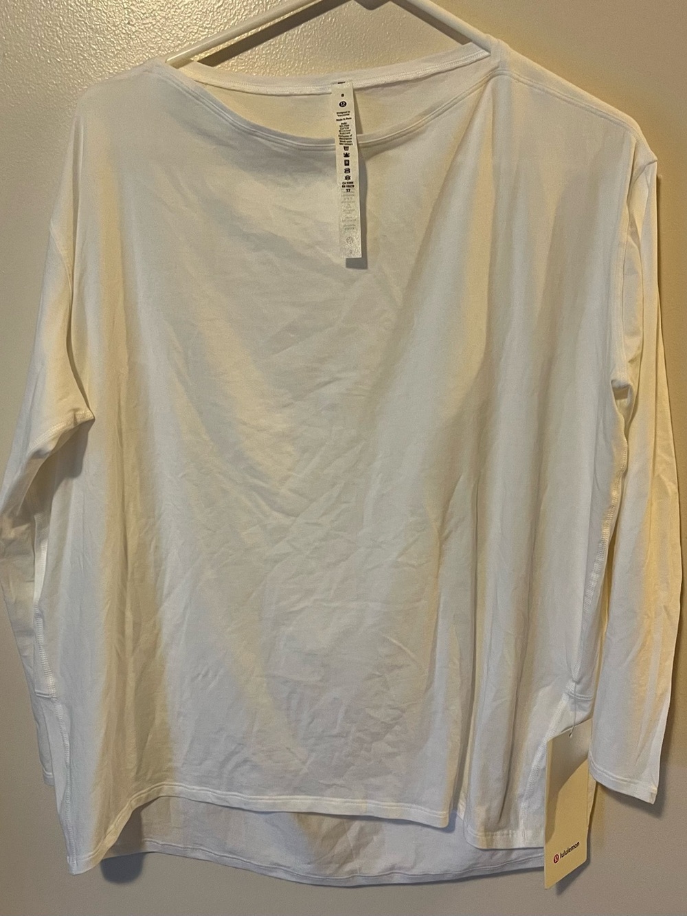 Lululemon back in action white long sleeve top size 8 NWT
